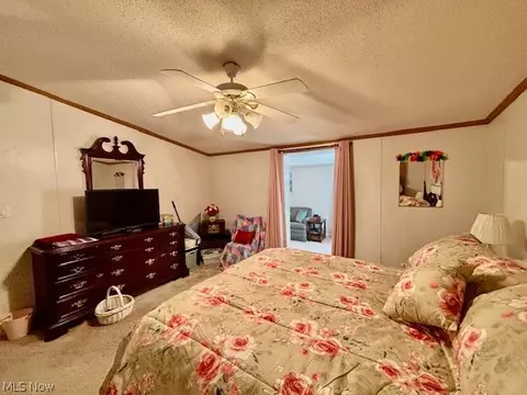 Bedroom - 147 Northgate Dr NE, Warren, OH 44484 photo 3 of 8