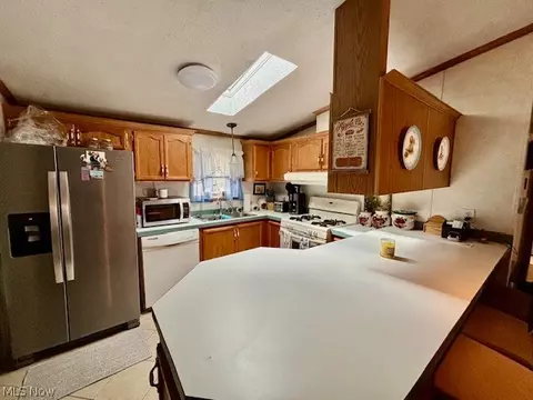Kitchen - 147 Northgate Dr NE, Warren, OH 44484 photo 3 of 3