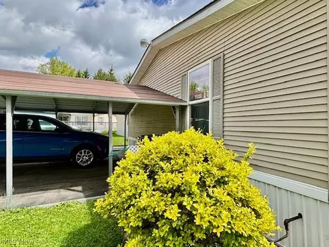 Exterior - 147 Northgate Dr NE, Warren, OH 44484 photo 3 of 9
