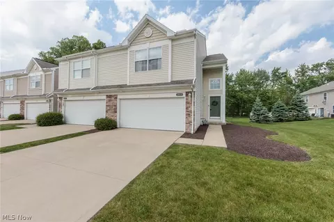 29049 Pembrooke Blvd, Olmsted Twp, OH 44138
