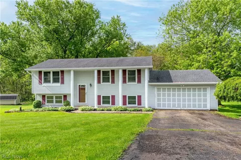 1478 Plateau St NE, Uniontown, OH 44685