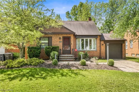 5448 Summit Rd, Lyndhurst, OH 44124