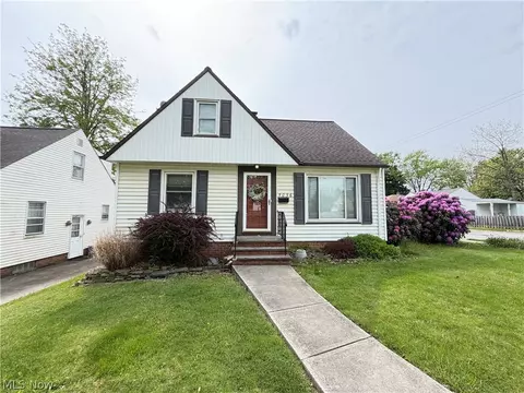 5036 Claremont Blvd, Garfield Heights, OH 44125