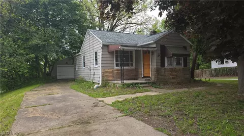 146 Hermann St, Barberton, OH 44203