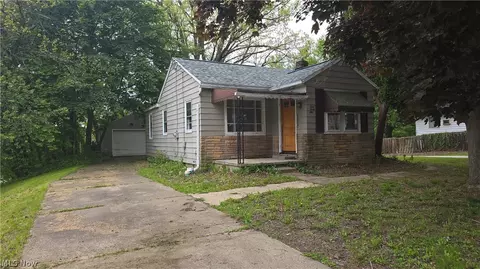 146 Hermann St, Barberton, OH 44203