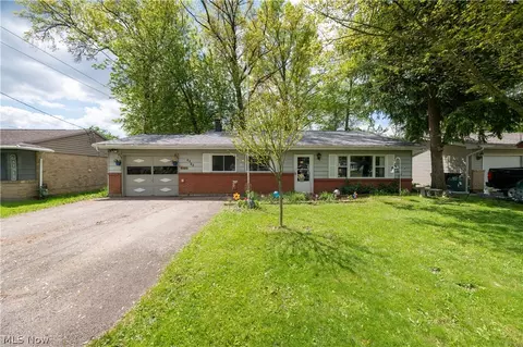 4463 Nantucket Dr, Youngstown, OH 44515