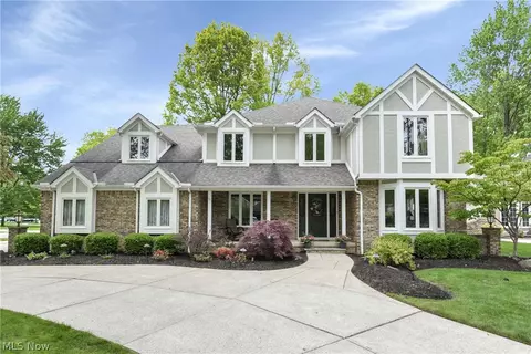 25832 Briarwood Ct, Westlake, OH 44145