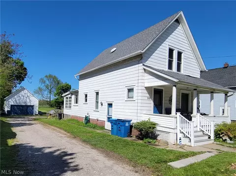 349 W Maple St, Hartville, OH 44632