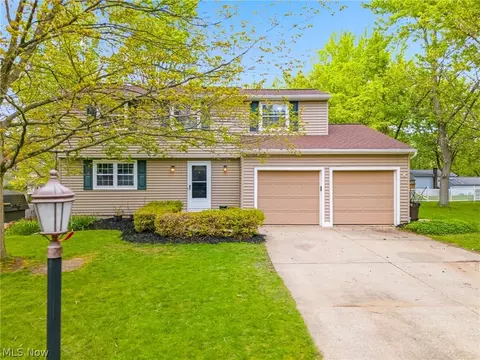 4501 Chatwood Dr, Stow, OH 44224