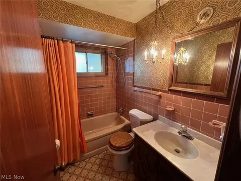 Bath - 6402 Dora Blvd, Independence, OH 44131 photo 1 of 2