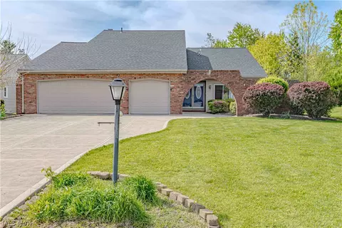 16461 S Red Rock Dr, Strongsville, OH 44136
