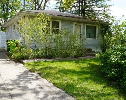 483 17th St NW, Barberton, OH 44203