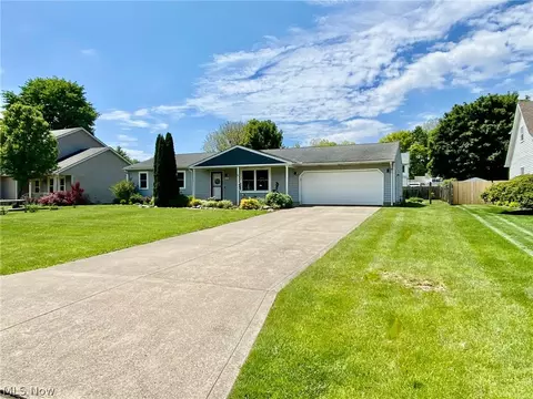 578 Fieldstone Dr, Amherst, OH 44001