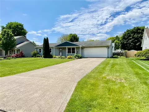 578 Fieldstone Dr, Amherst, OH 44001