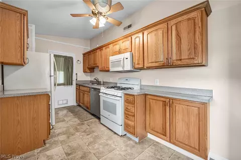 160 Boston Ave, Elyria, OH 44035 photo 10