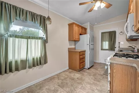 160 Boston Ave, Elyria, OH 44035 photo 9