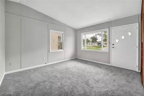 160 Boston Ave, Elyria, OH 44035 photo 5