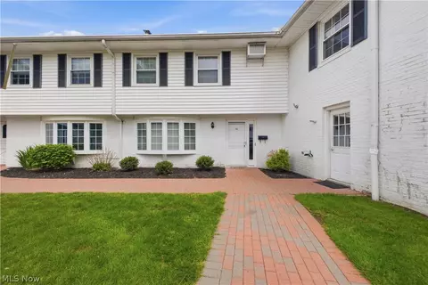 7 Meadowlawn Dr #20, Mentor, OH 44060