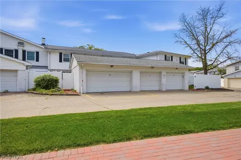 7 Meadowlawn Dr #20, Mentor, OH 44060