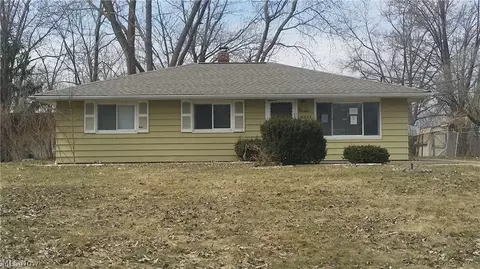 6574 Burton Dr, Brook Park, OH 44142