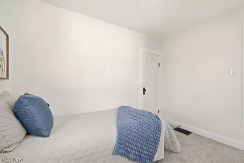 Bedroom - 384 Mary St, Marion, OH 43302 photo 8 of 9
