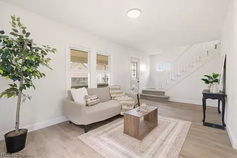 Living - 384 Mary St, Marion, OH 43302 photo 2 of 2