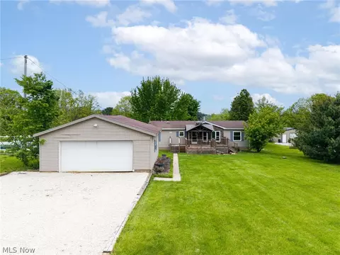 12883 Patterson Rd, North Lawrence, OH 44666