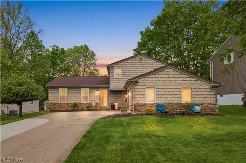 488 Woodlake Dr, Medina, OH 44256