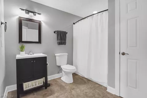 Bath - 4089 Fox Chase, Seven Hills, OH 44131 photo 3 of 3