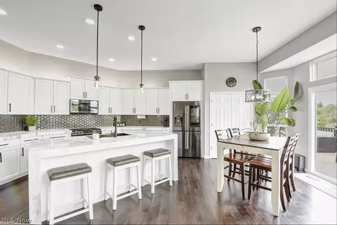 Kitchen - 4089 Fox Chase, Seven Hills, OH 44131 photo 1 of 6