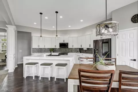 Kitchen - 4089 Fox Chase, Seven Hills, OH 44131 photo 5 of 6