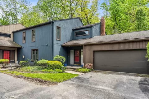 36 Oakshore Dr, Bratenahl, OH 44108
