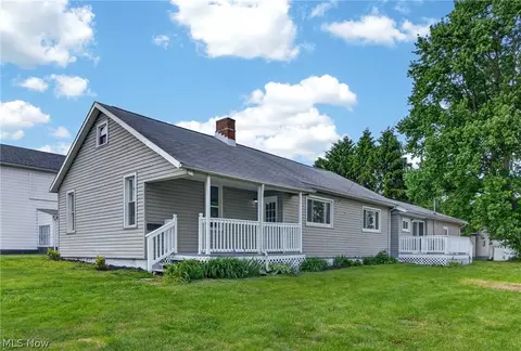 533 W Bank St, Uhrichsville, OH 44683
