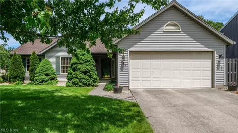 508 Hampton Dr, Elyria, OH 44035