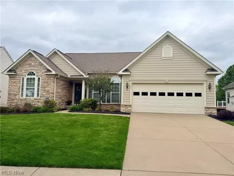 1003 Nature Wood Cir, Kent, OH 44240