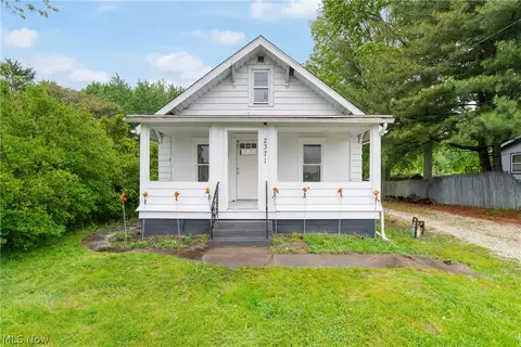 2371 Greensburg Rd, North Canton, OH 44720