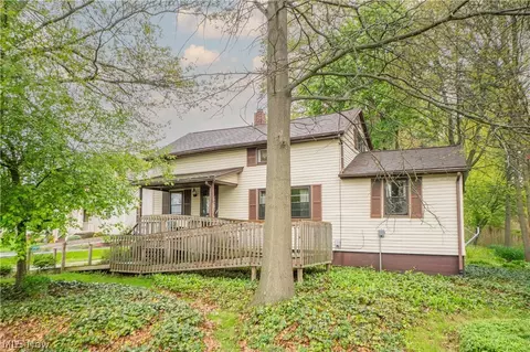 2909 Sanitarium Rd, Akron, OH 44312