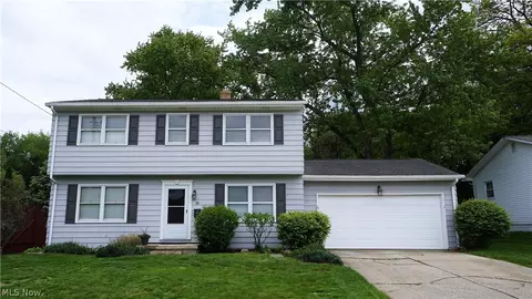 93 Sunrise Blvd E, Mogadore, OH 44260