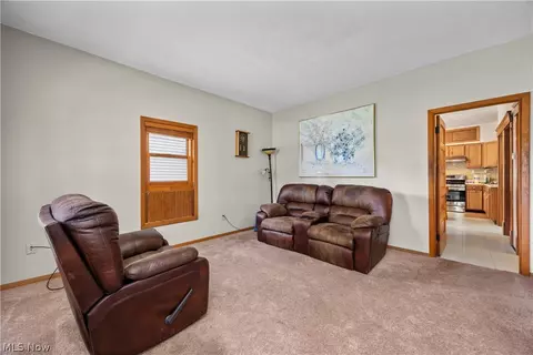 2011 E 31st St, Lorain, OH 44055 photo 10