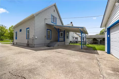 2011 E 31st St, Lorain, OH 44055 photo 5