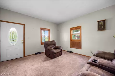 2011 E 31st St, Lorain, OH 44055 photo 7