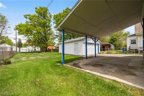 2011 E 31st St, Lorain, OH 44055 photo 6