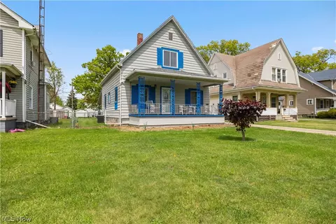 2011 E 31st St, Lorain, OH 44055 photo 3