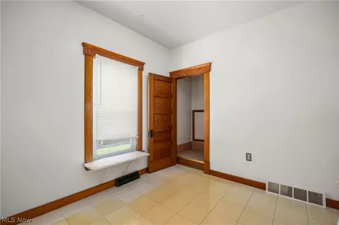 2011 E 31st St, Lorain, OH 44055 photo 24