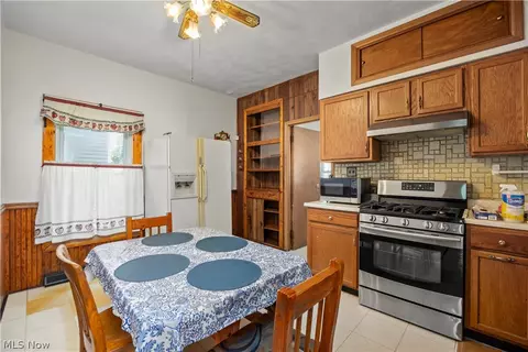 2011 E 31st St, Lorain, OH 44055 photo 17
