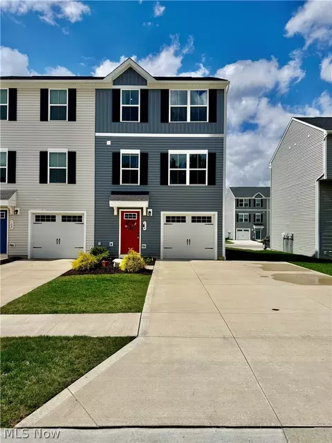 114 Slate Ridge Dr #9, Barberton, OH 44203