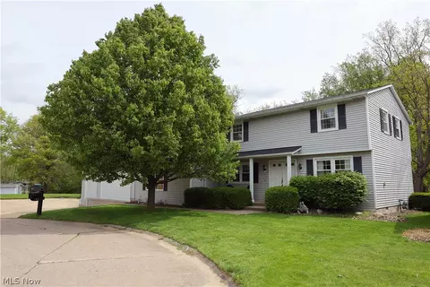 915 Nautical Dr, Vermilion, OH 44089