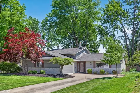 4563 Azalea Ln, North Olmsted, OH 44070