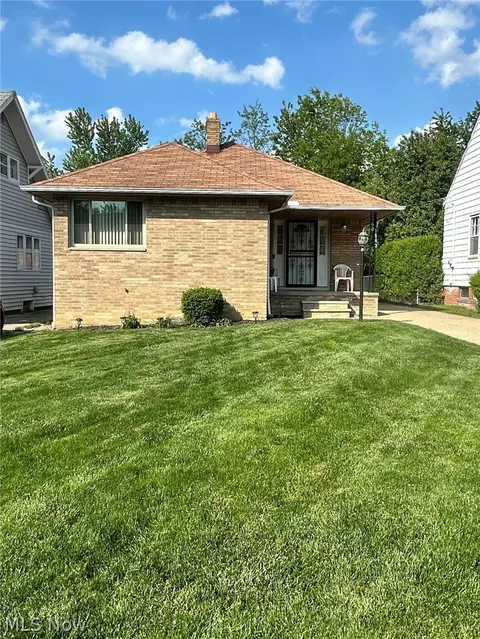 1563 E 196th St, Euclid, OH 44117