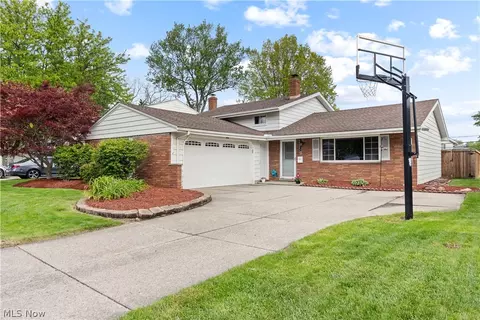 25082 Randall Dr, North Olmsted, OH 44070